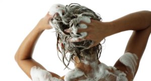10 dicas para lavar o cabelo da maneira certa | Dani Que Disse